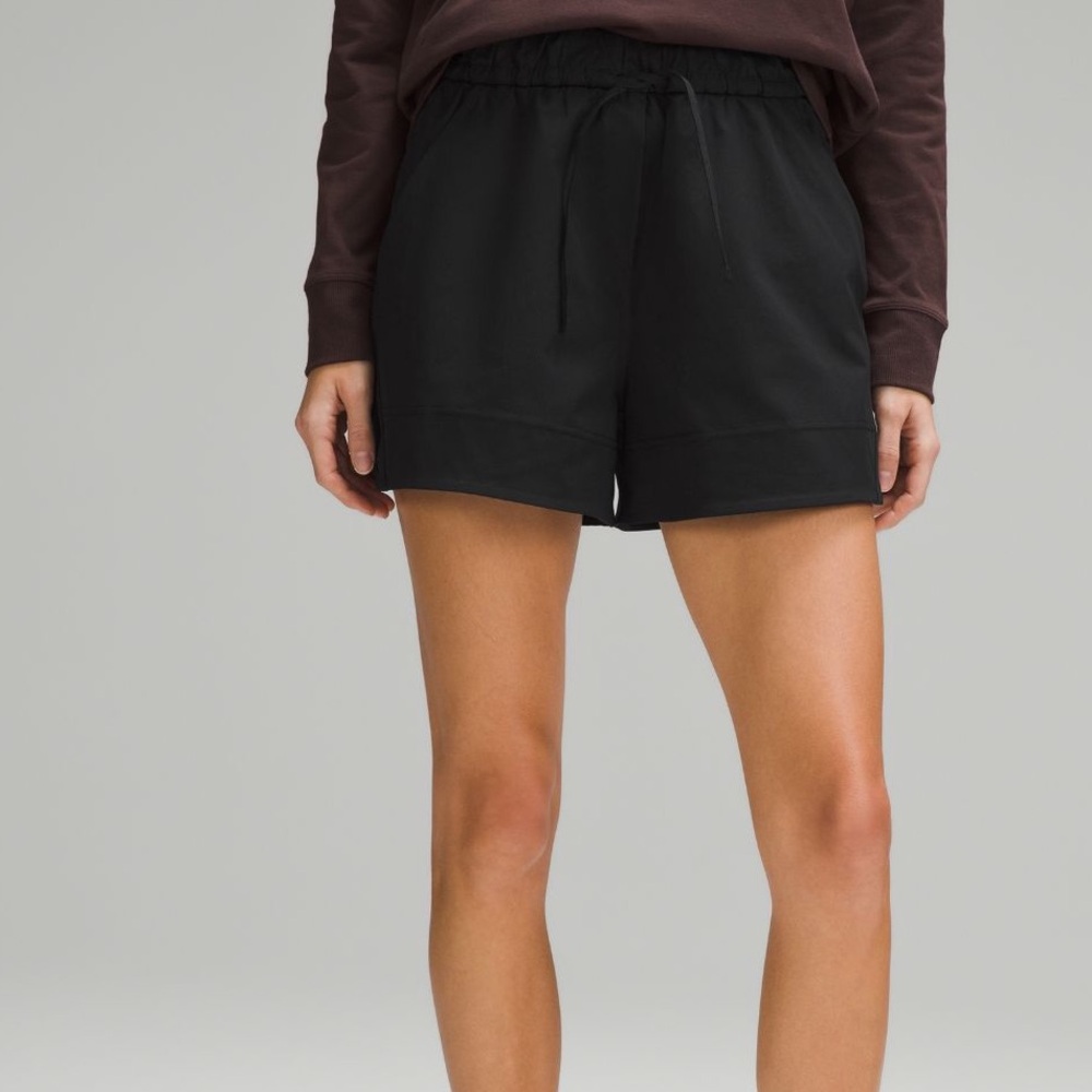 lululemon black cinch waist short